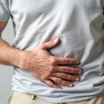 sentiu dor no umbigo por 15 dias? descubra as possíveis causas e saiba quando é importante procurar ajuda médica para cuidar da sua saúde.